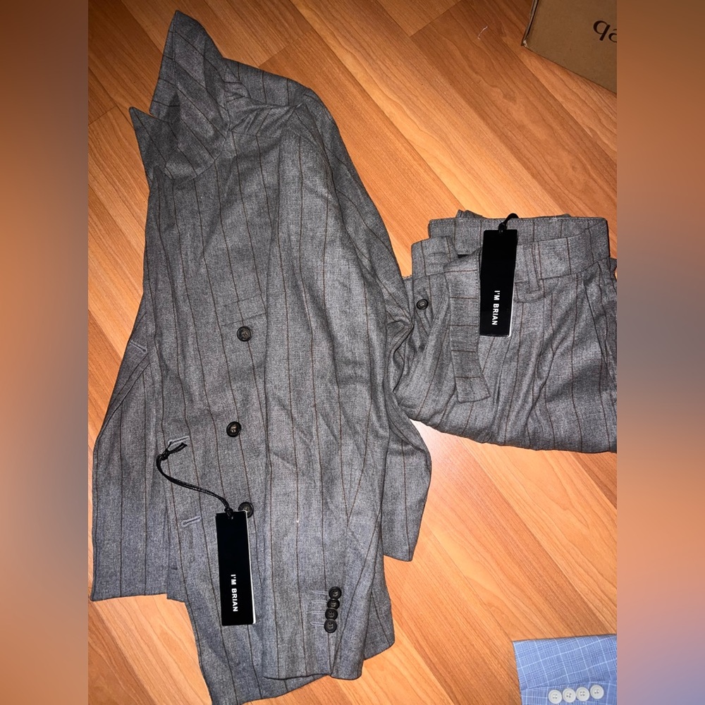 I’m Brian brand new men suit with tags